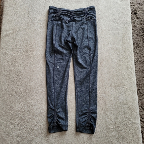 Lululemon cropped low rise leggings size 2​ - Picture 4 of 12